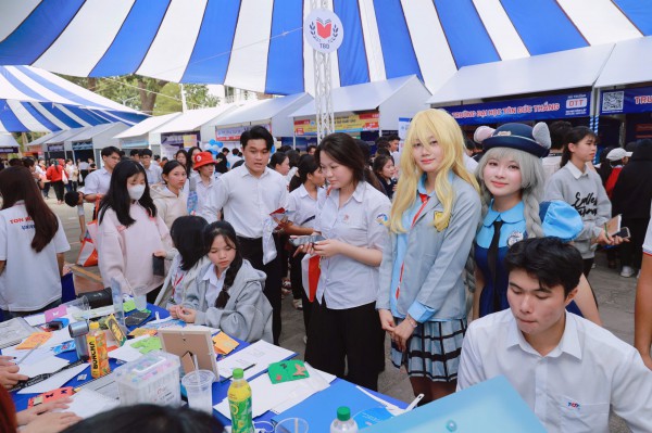 Tư vấn mùa thi 2026 tại Khánh Hòa: Sôi động không gian trải nghiệm ngành nghề