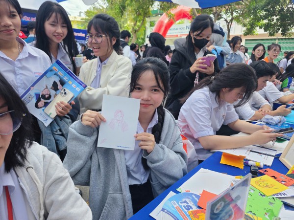 Tư vấn mùa thi 2026 tại Khánh Hòa: Sôi động không gian trải nghiệm ngành nghề