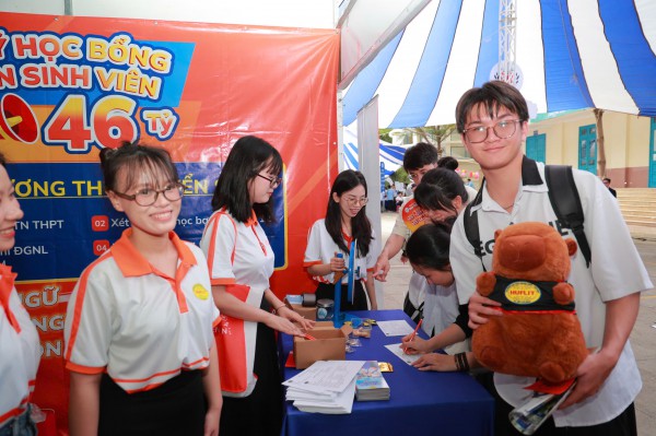 Tư vấn mùa thi 2026 tại Khánh Hòa: Sôi động không gian trải nghiệm ngành nghề