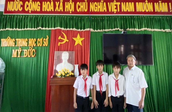 Tuyên dương 3 học sinh dũng cảm cứu 2 em nhỏ khỏi đuối nước