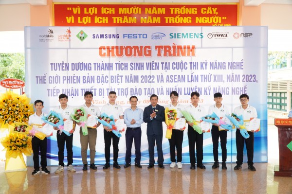 Tuyên dương sinh viên đạt thành tích tại kỳ thi kỹ năng nghề ASEAN và thế giới