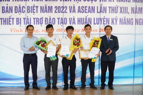 Tuyên dương sinh viên đạt thành tích tại kỳ thi kỹ năng nghề ASEAN và thế giới