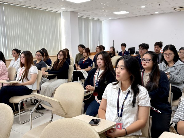 Tuyển sinh 2026: Một trường ĐH bắt đầu nhận hồ sơ xét tuyển từ 5.1