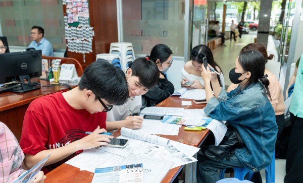 Tuyển sinh ĐH 2025: Điểm sàn giảm, điểm chuẩn có giảm?