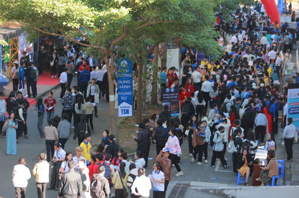 Tuyển sinh ĐH 2026: Chuyển hướng tổ hợp môn khi hạn chế khối thi truyền thống