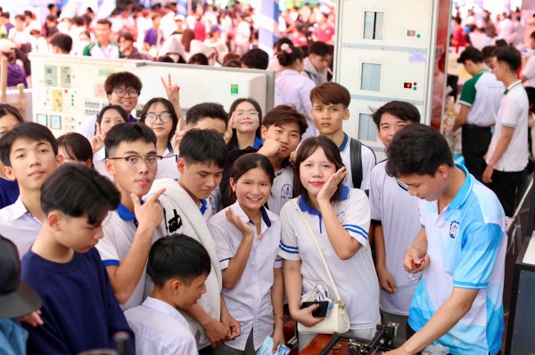 Tuyển sinh ĐH 2026: Những ngành nào phải đạt ngưỡng đầu vào mới được xét tuyển?