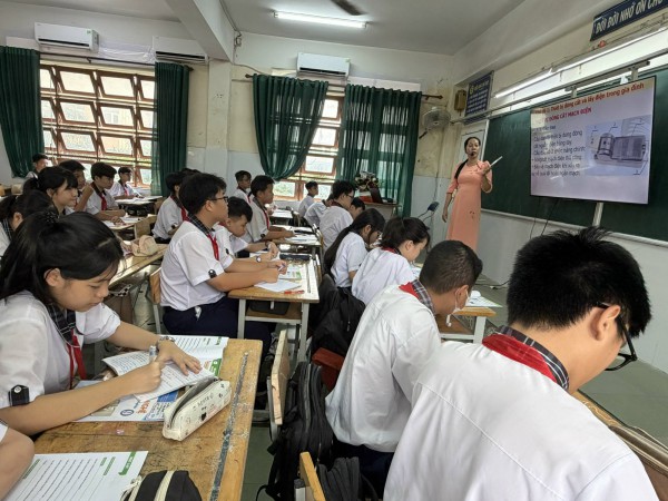 Tuyển sinh lớp 10 TP.HCM: Dự kiến thi sớm hơn, xét tuyển ở 2 khu vực