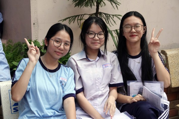 Tuyển sinh lớp 10 tại TP.HCM năm 2026 sau sáp nhập: Vừa thi tuyển vừa xét tuyển Tuyển sinh lớp 10 tại TP.HCM năm 2026 sau sáp nhập: Vừa thi tuyển vừa xét tuyển