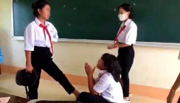 Tuyệt đối không quay phim, chụp ảnh, chia sẻ về bạo lực học đường lên mạng xã hội Tuyệt đối không quay phim, chụp ảnh, chia sẻ về bạo lực học đường lên mạng xã hội