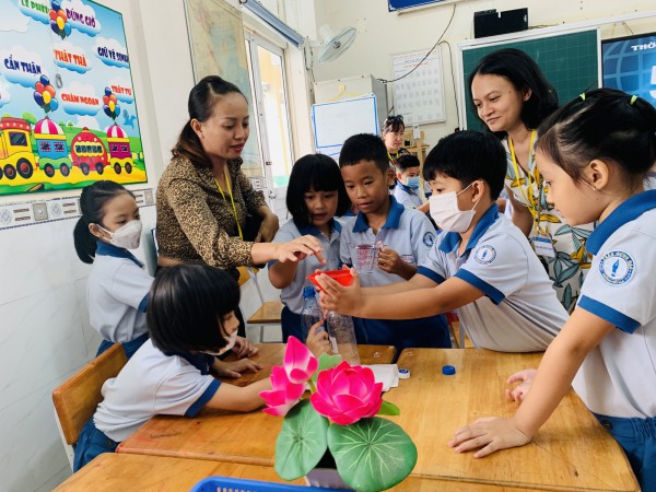 Tuyệt đối không tạo áp lực kiểm tra định kỳ đối với học sinh tiểu học