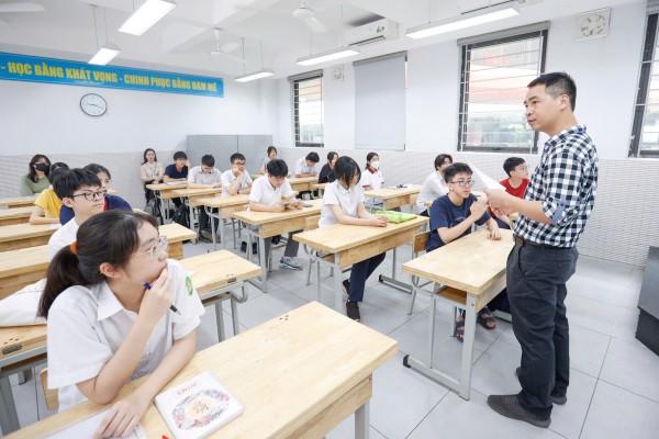 Vẫn giữ quy định xếp hạng giáo viên, không tăng hệ số lương hạng I