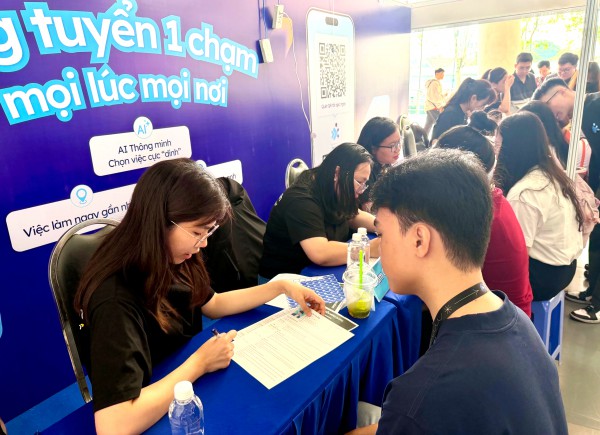 Vì sao AI bùng nổ, doanh nghiệp vẫn tuyển dụng ngày càng nhiều?