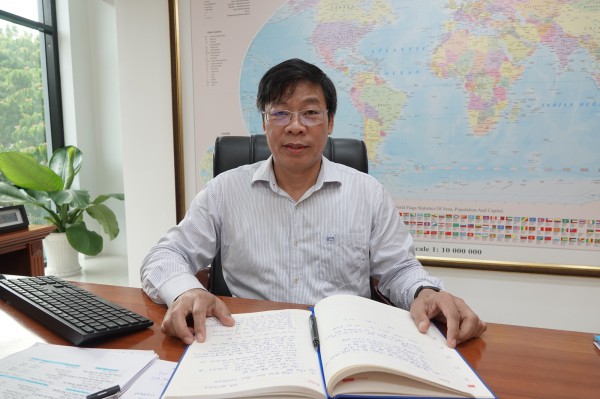 Vì sao bảo vệ, lao công một trường đại học nhận thưởng tết 20 triệu đồng ngang hiệu trưởng?