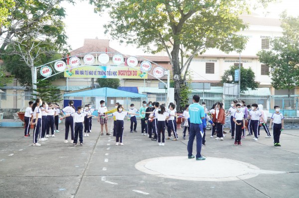 Vĩnh Long và Trà Vinh thu học phí ra sao trong khi chờ  sửa Nghị định 81?