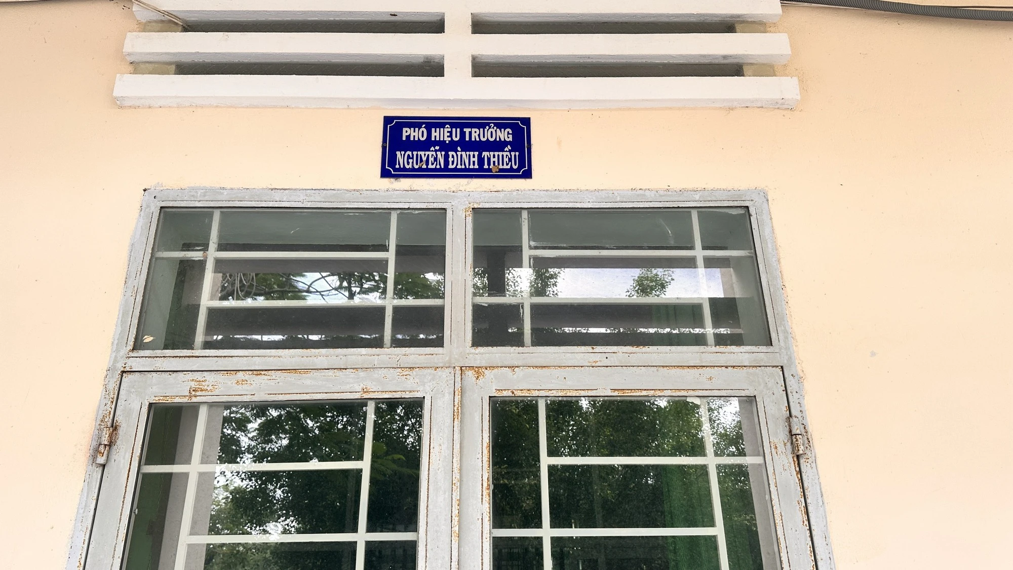 Vụ đánh thầy giáo ở Bình Thuận: Có xử lý hình sự phụ huynh được không?