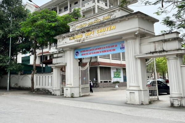 Vụ học sinh lớp 10 tự tử: Hiệu trưởng, giáo viên nhà trường bị đe dọa