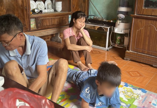 Vụ nam sinh lớp 7 bị đánh hội đồng: Nạn nhân vẫn gọi người thân là 