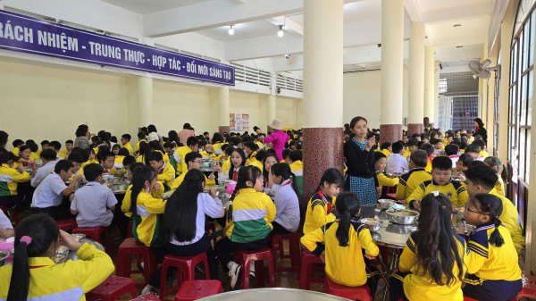 Vụ thông tin thực phẩm bẩn vào trường học: Lâm Đồng siết chặt an toàn thực phẩm Vụ thông tin thực phẩm bẩn vào trường học: Lâm Đồng siết chặt an toàn thực phẩm