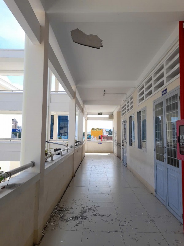 Vữa trần rơi trong giờ học tại Phú Quốc: Phương án xử lý ra sao? Vữa trần rơi trong giờ học tại Phú Quốc: Phương án xử lý ra sao?