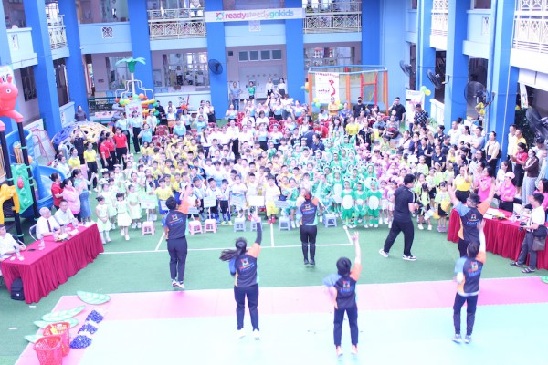 Vui như xem trẻ mầm non thi đấu thể thao