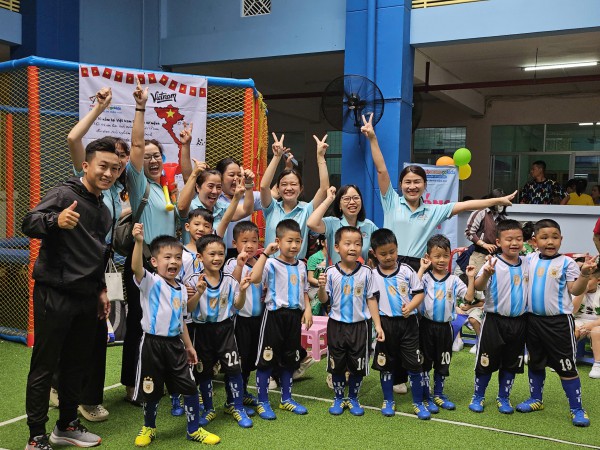 Vui như xem trẻ mầm non thi đấu thể thao