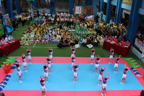 Vui như xem trẻ mầm non thi đấu thể thao