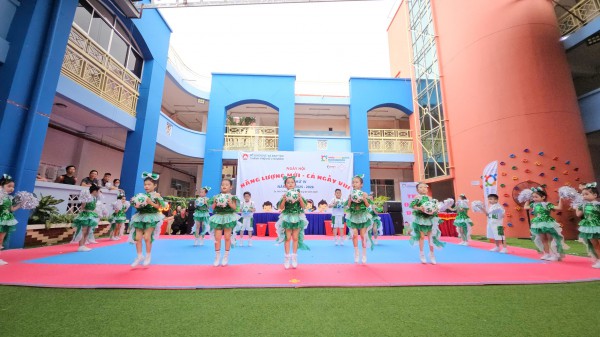 Vui như xem trẻ mầm non thi đấu thể thao