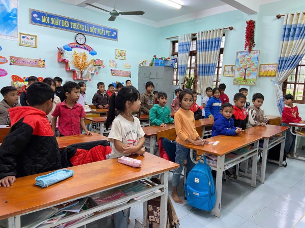 Xã không đủ thẩm quyền, tỉnh quyết định phạt, trường kêu thiếu tiền rồi lại xin xã!