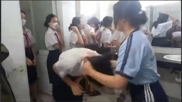 Xem xét trách nhiệm hiệu trưởng khi xảy ra bạo lực học đường