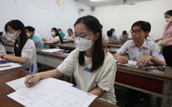 Xét tuyển theo phương thức sớm: Vì sao có ngành 10 điểm/môn mới trúng tuyển?