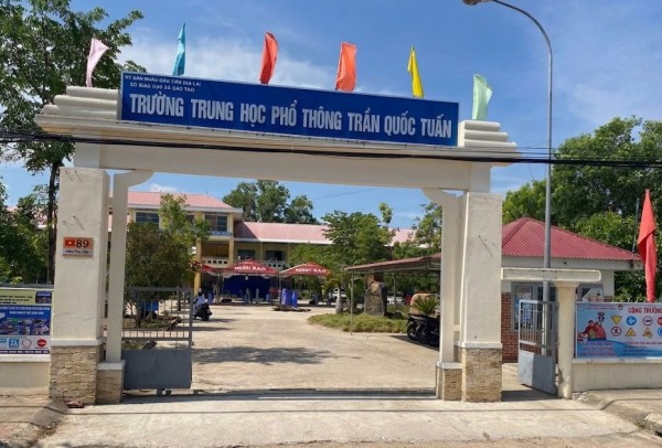 Xin đi vệ sinh rồi mang điện thoại vào phòng thi, thí sinh bị đình chỉ Xin đi vệ sinh rồi mang điện thoại vào phòng thi, thí sinh bị đình chỉ
