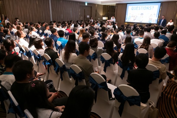 Xin visa du học Mỹ, viên chức lãnh sự dặn gì khi điền mạng xã hội?