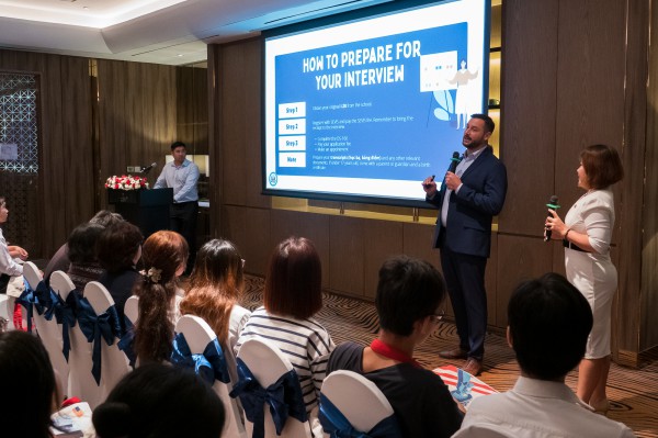 Xin visa du học Mỹ, viên chức lãnh sự dặn gì khi điền mạng xã hội?