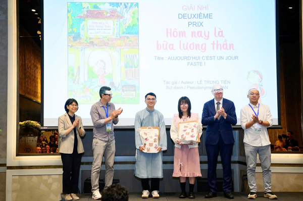 Xuất bản ‘Nhất mộng trường xuân’, giải nhì sáng tác truyện tranh của SV ĐH Duy Tân Xuất bản ‘Nhất mộng trường xuân’, giải nhì sáng tác truyện tranh của SV ĐH Duy Tân