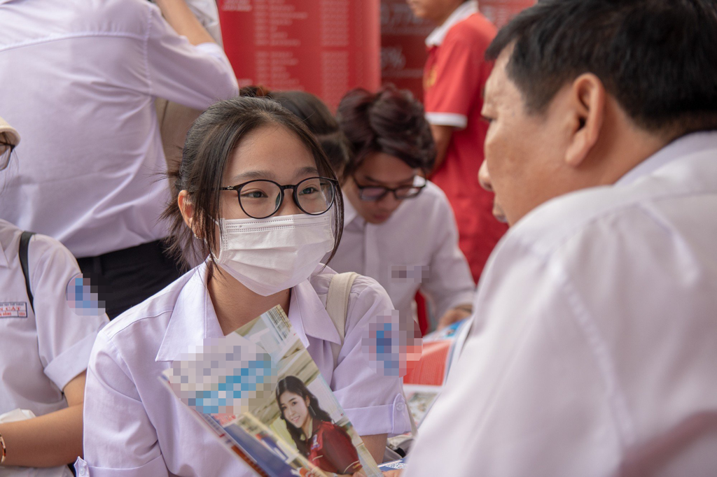 Yếu tố nào ảnh hưởng đến việc chọn trường của học sinh?