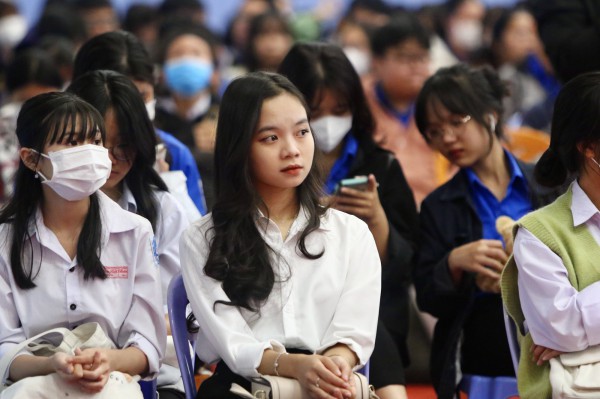 Yếu tố nào ảnh hưởng đến việc chọn trường của học sinh?