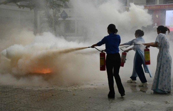Đà Nẵng: Cảnh sát dạy học sinh kỹ năng sinh tồn cần thiết trước kỳ nghỉ hè