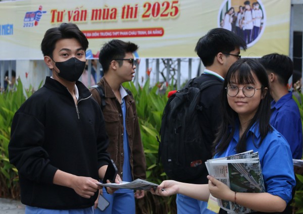 Đà Nẵng: Học sinh thích thú khám phá gian hàng tư vấn mùa thi năm 2025