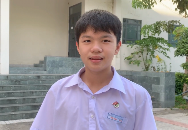 Đà Nẵng: Hơn 42.000 thí sinh thi lớp 10, cha mẹ hồi hộp đứng chờ ngoài cổng Đà Nẵng: Hơn 42.000 thí sinh thi lớp 10, cha mẹ hồi hộp đứng chờ ngoài cổng