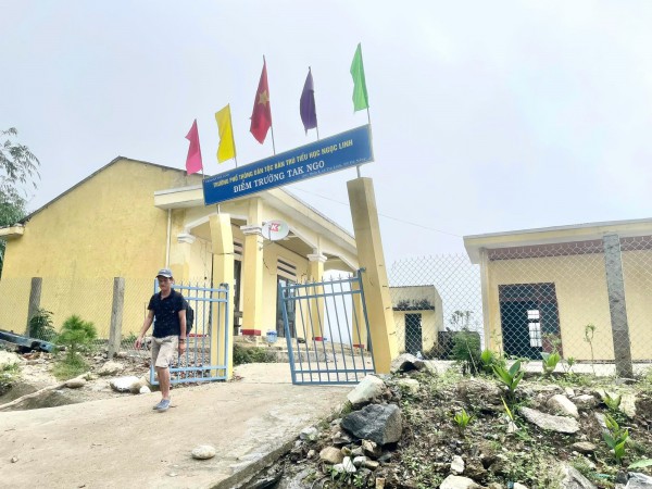 Đà Nẵng: Mưa lớn gây sụt lún điểm trường vùng cao, khẩn cấp di dời học sinh Đà Nẵng: Mưa lớn gây sụt lún điểm trường vùng cao, khẩn cấp di dời học sinh