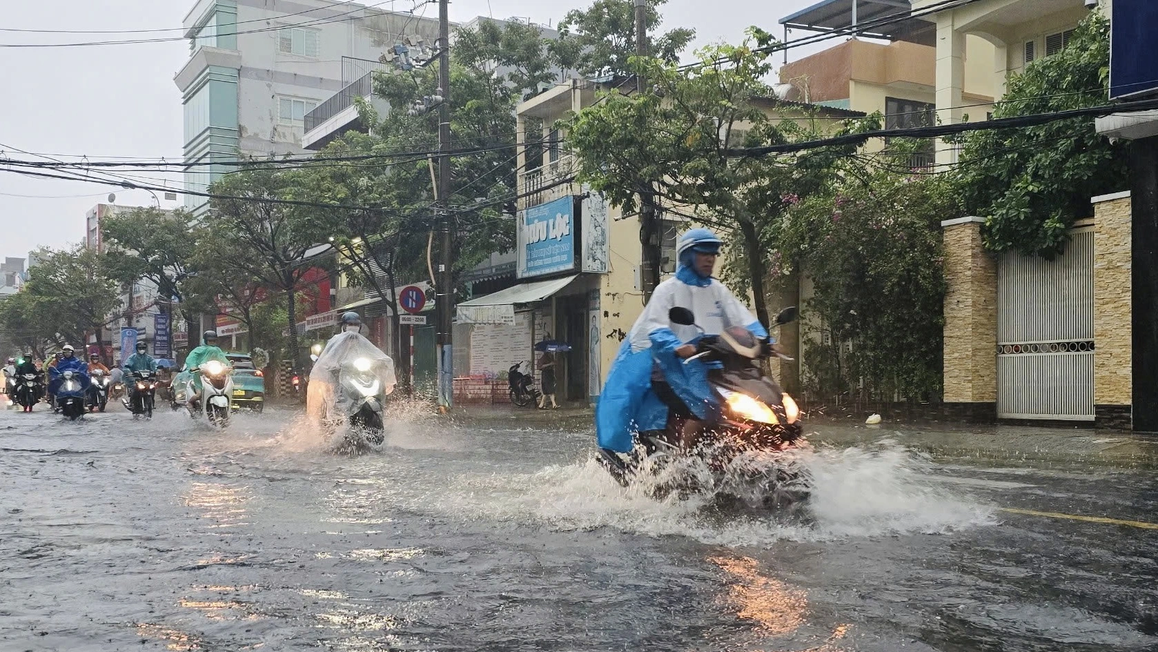 Đà Nẵng: Trường học linh động thông báo cho học sinh nghỉ học ứng phó mưa lũ