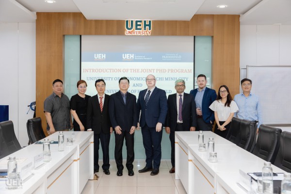 Đại học Kinh tế TP.HCM liên kết đào tạo tiến sĩ với Đại học Huddersfield của Anh