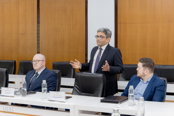 Đại học Kinh tế TP.HCM liên kết đào tạo tiến sĩ với Đại học Huddersfield của Anh