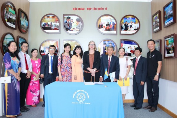 Đại sứ Thụy Điển tìm hiểu và hợp tác với Trường ĐH An Giang