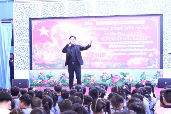 Đạo diễn 97 tuổi Xuân Phượng rưng rưng kể lại lần gặp Bác Hồ ở Việt Bắc