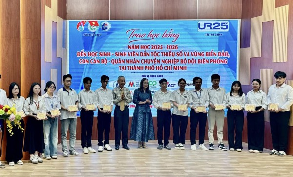 Đặt mục tiêu trao 8.000 suất học bổng cho học sinh, sinh viên vùng biển đảo Đặt mục tiêu trao 8.000 suất học bổng cho học sinh, sinh viên vùng biển đảo