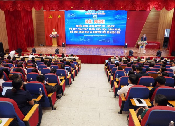 Đẩy mạnh khoa học, công nghệ và chuyển đổi số trong trường đại học