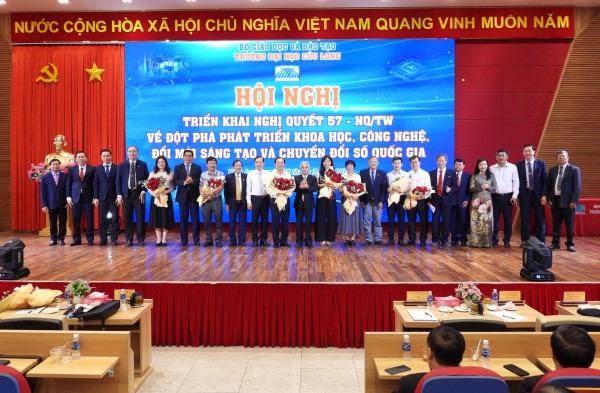 Đẩy mạnh khoa học, công nghệ và chuyển đổi số trong trường đại học