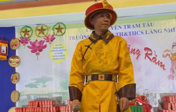 Để giang hồ mạng mặc trang phục 