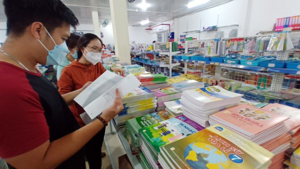 Để sách giáo khoa không là gánh nặng tài chính cho phụ huynh